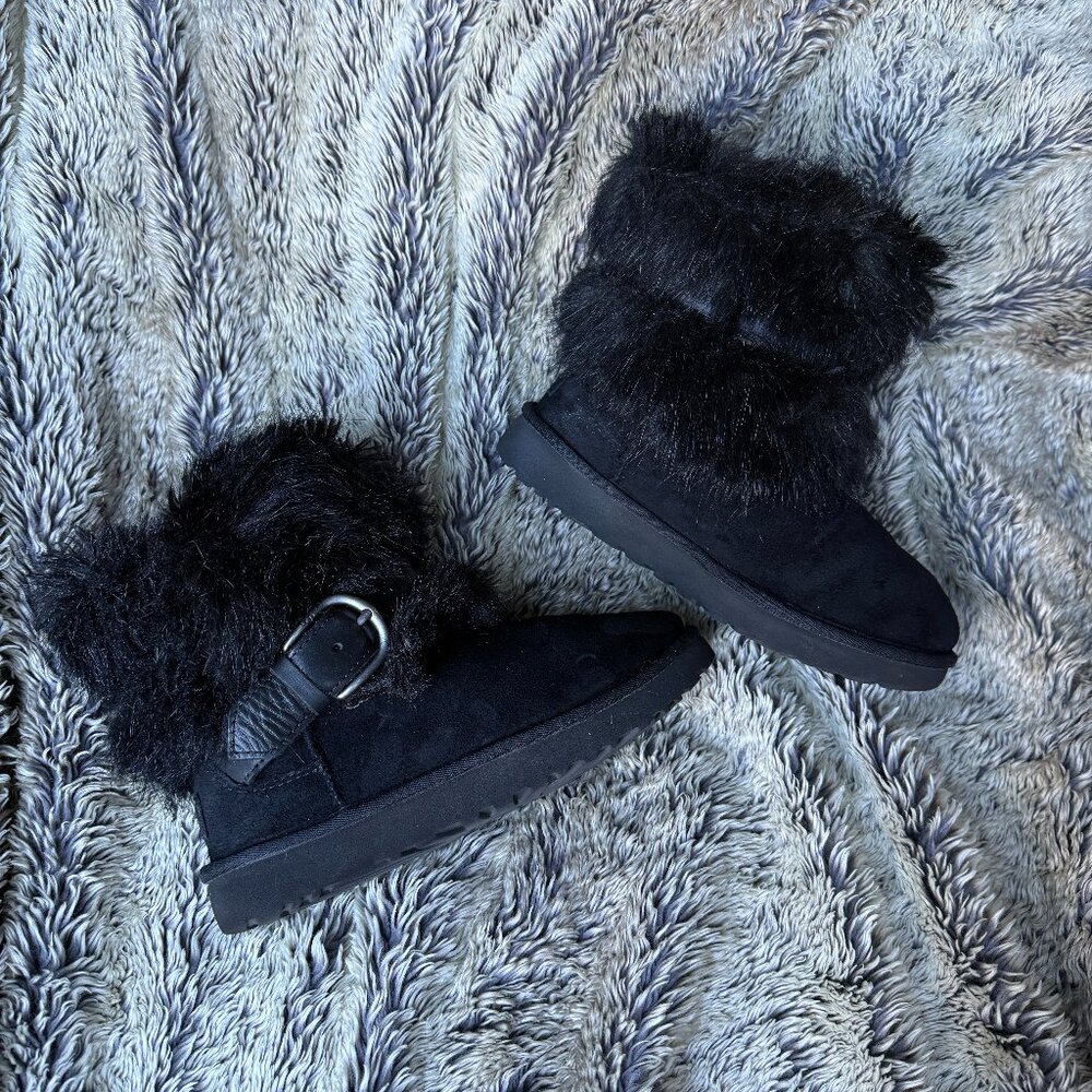 UGG Women's Classic Buckle Mini